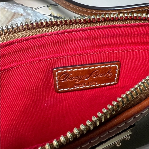 🦆 DOONEY & BOURKE LARGE SLIM OLIVE AND BROWN TWO TONE LEATHER WRISTLET BAG